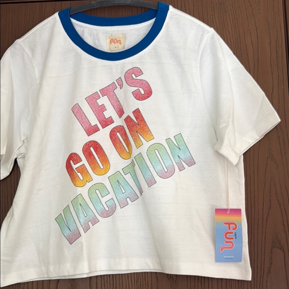 Woman’s junior cropped White T-Shirt “Let’s Go on Vacation”